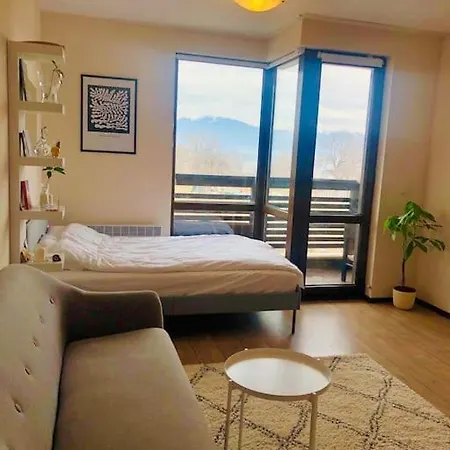 아파트 Minimalist Design Studio With Beautiful View *